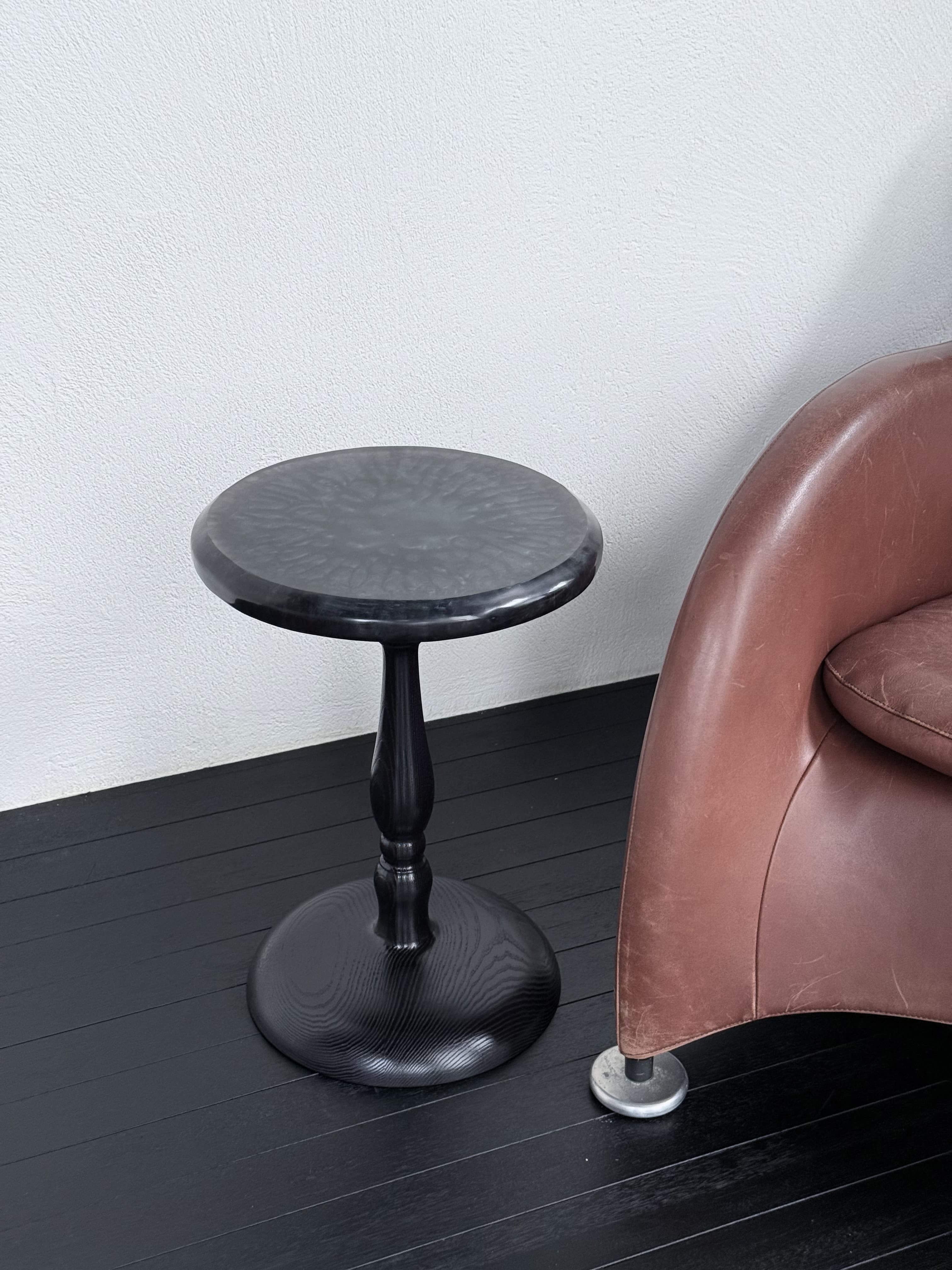 Black & Deep Purple Resin Side Table — 1